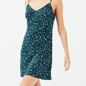 Pacsun mini floral green dress 💚